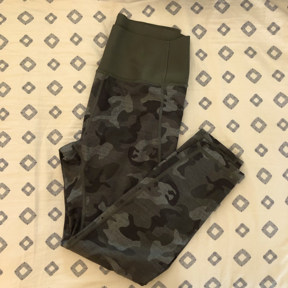 NWOT Gap Fit Capri pants